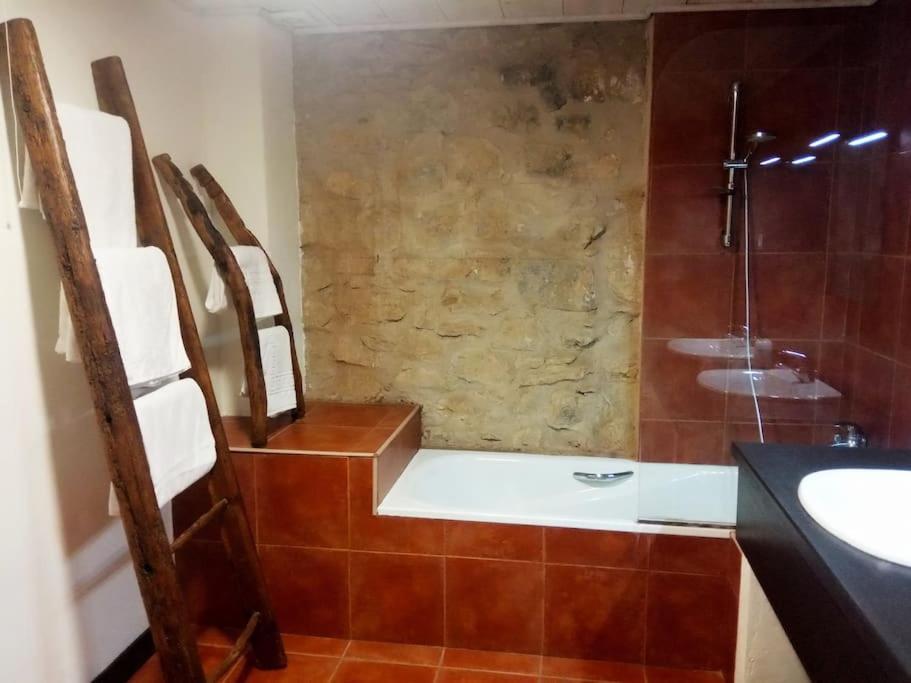 The Almond Tree Apartamento Torre del Compte Exterior foto